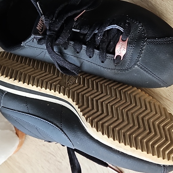 Nike Classic Cortez 72 Leather Sneakers - Picture 7 of 9